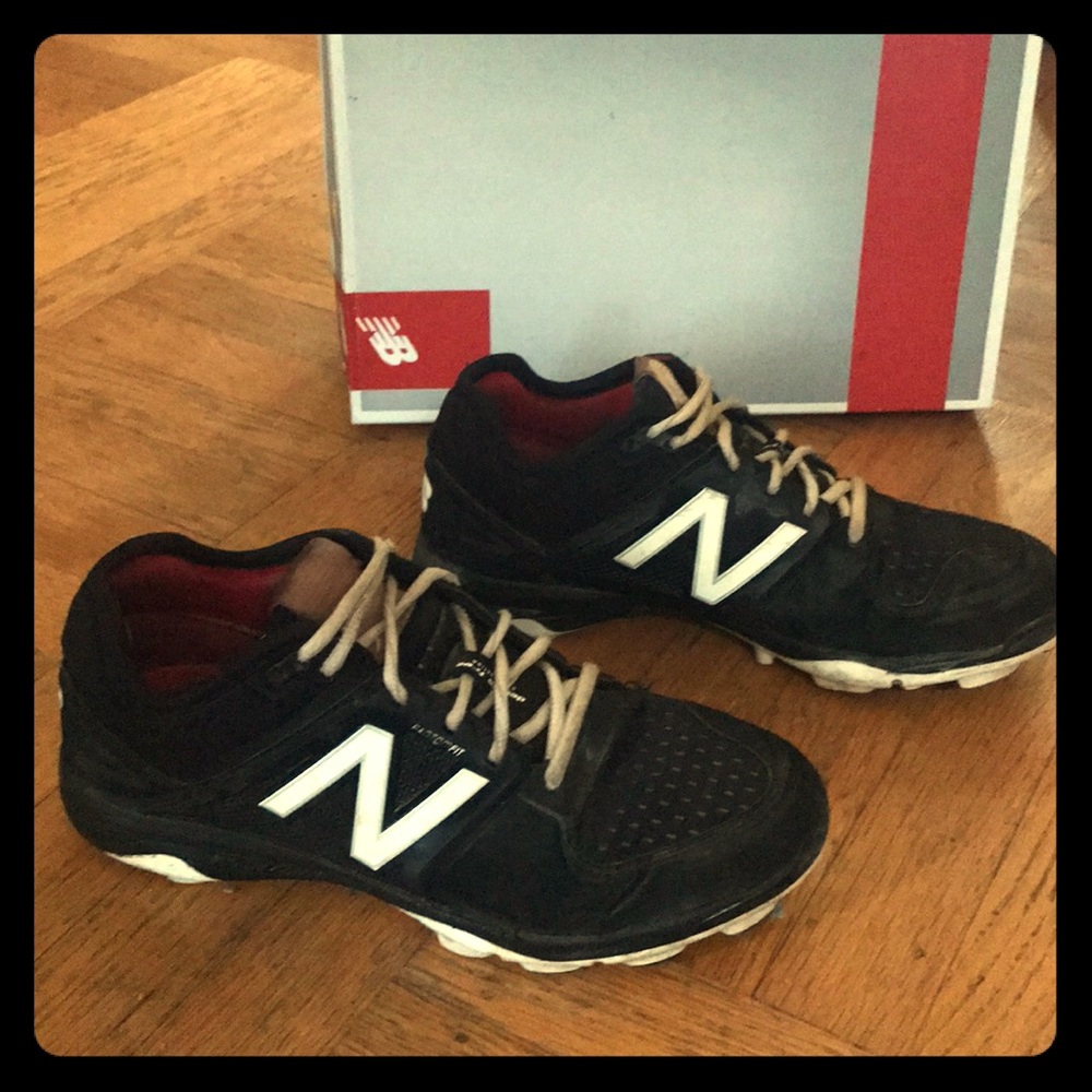 New balance molded baseball cleats